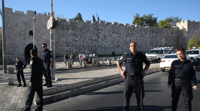 الشرطة الإسرائيلية تعترف بهروب أحد مقاتليها خوفا من عملية طعن في القدس